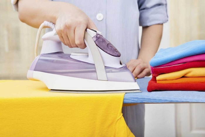 Thuê giúp việc giờ hành chính giặt đồ, là quần áo ngay ngắn